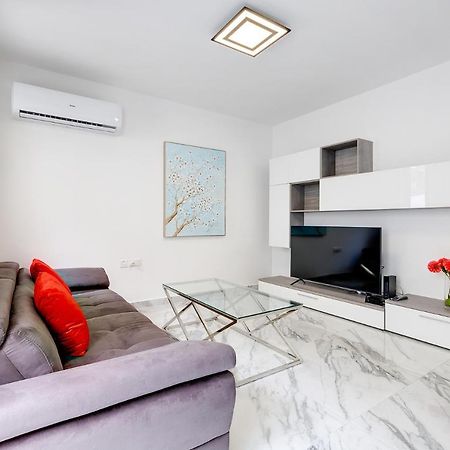Cosy Apartment Steps To St George'S Bay San Julián Exterior foto