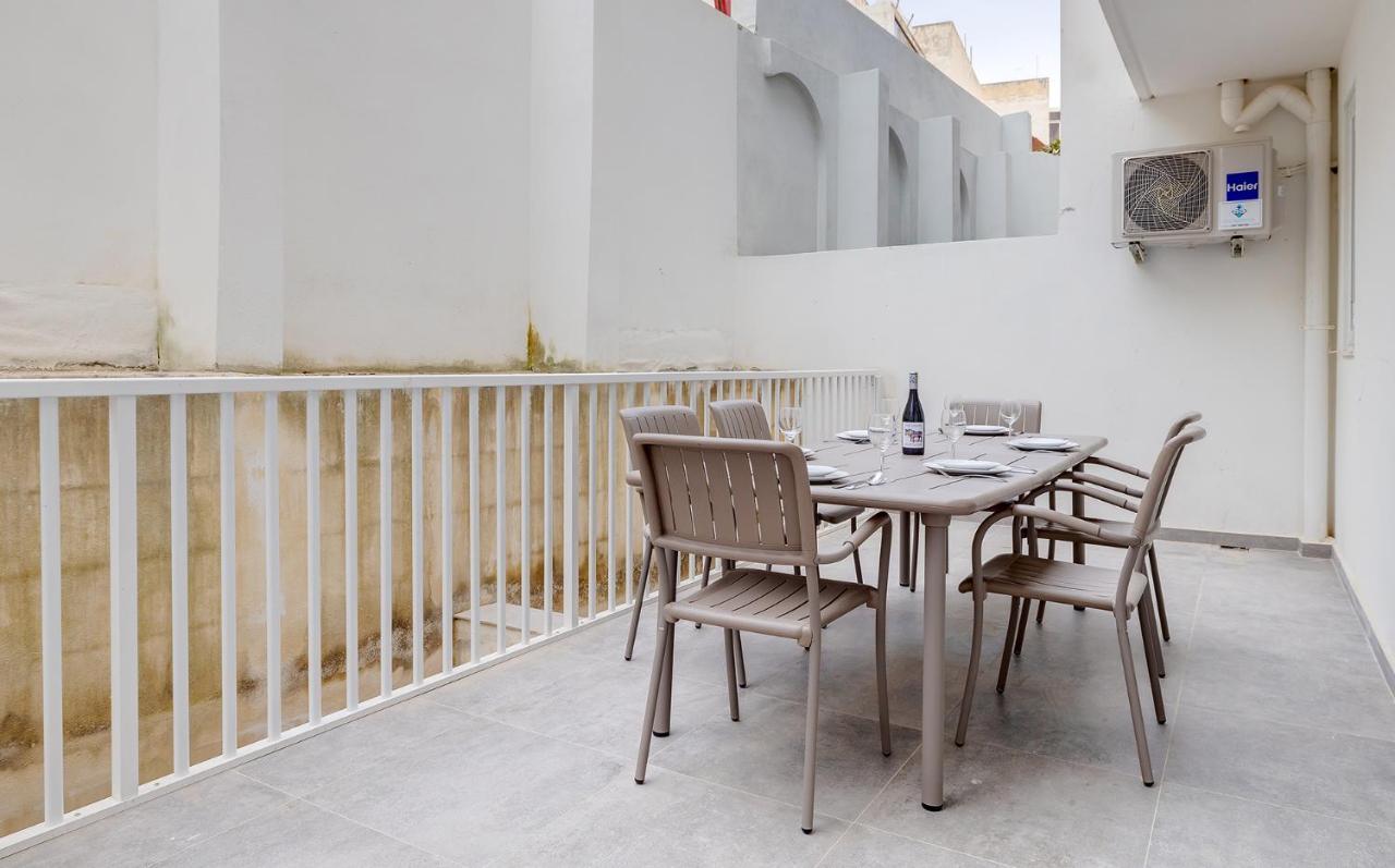 Cosy Apartment Steps To St George'S Bay San Julián Exterior foto