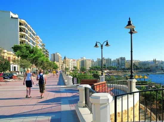 Cosy Apartment Steps To St George'S Bay San Julián Exterior foto